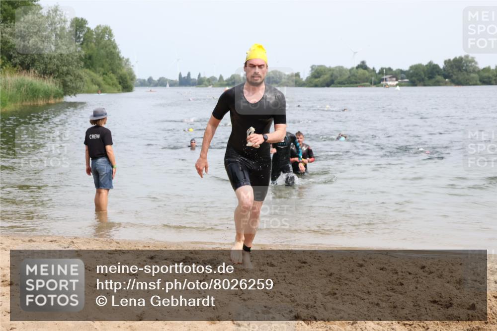 15.06.2025 - 27. Vierlanden-Triathlon Lena Gebhardt http://msf.ph/oto/8026259 15.06.2025 10:58:16 Schwimmen 710, 741, 762, 769 meine-sportfotos.de