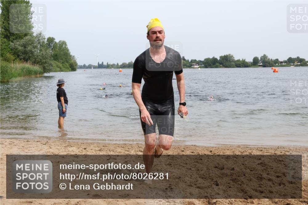 15.06.2025 - 27. Vierlanden-Triathlon Lena Gebhardt http://msf.ph/oto/8026281 15.06.2025 10:58:17 Schwimmen 643, 710, 741, 762, 769 meine-sportfotos.de