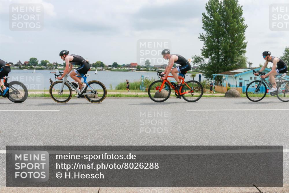 21.06.2025 - 27. Vierlanden-Triathlon H.Heesch http://msf.ph/oto/8026288 15.06.2025 12:11:31 Radfahren 705, 806, 1024, 1025, 1026, 1027 meine-sportfotos.de