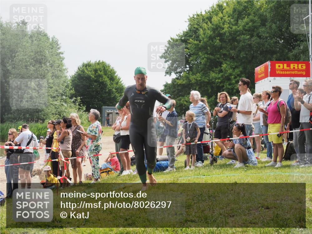15.06.2025 - 27. Vierlanden-Triathlon KatJ http://msf.ph/oto/8026297 15.06.2025 10:59:44 Schwimmen 641, 668, 727 meine-sportfotos.de