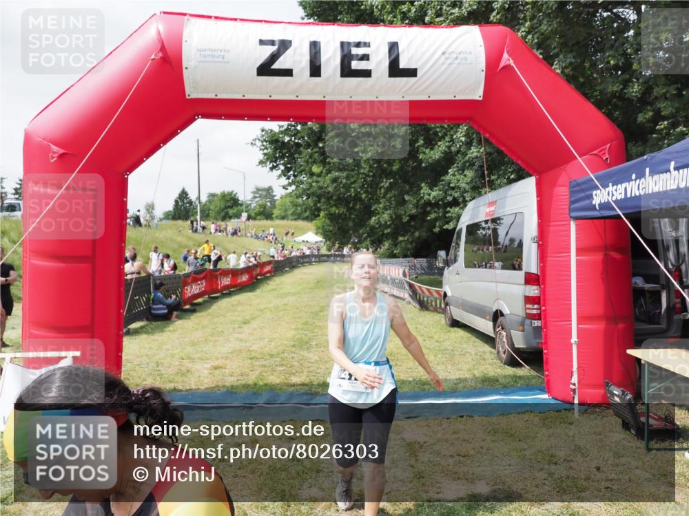 21.06.2025 - 27. Vierlanden-Triathlon MichiJ http://msf.ph/oto/8026303 15.06.2026 11:57:46 Ziel 478, 563 meine-sportfotos.de