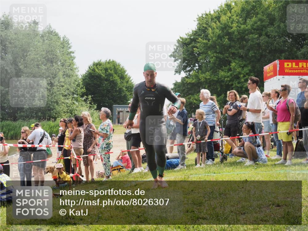 15.06.2025 - 27. Vierlanden-Triathlon KatJ http://msf.ph/oto/8026307 15.06.2025 10:59:44 Schwimmen 641, 668, 727 meine-sportfotos.de