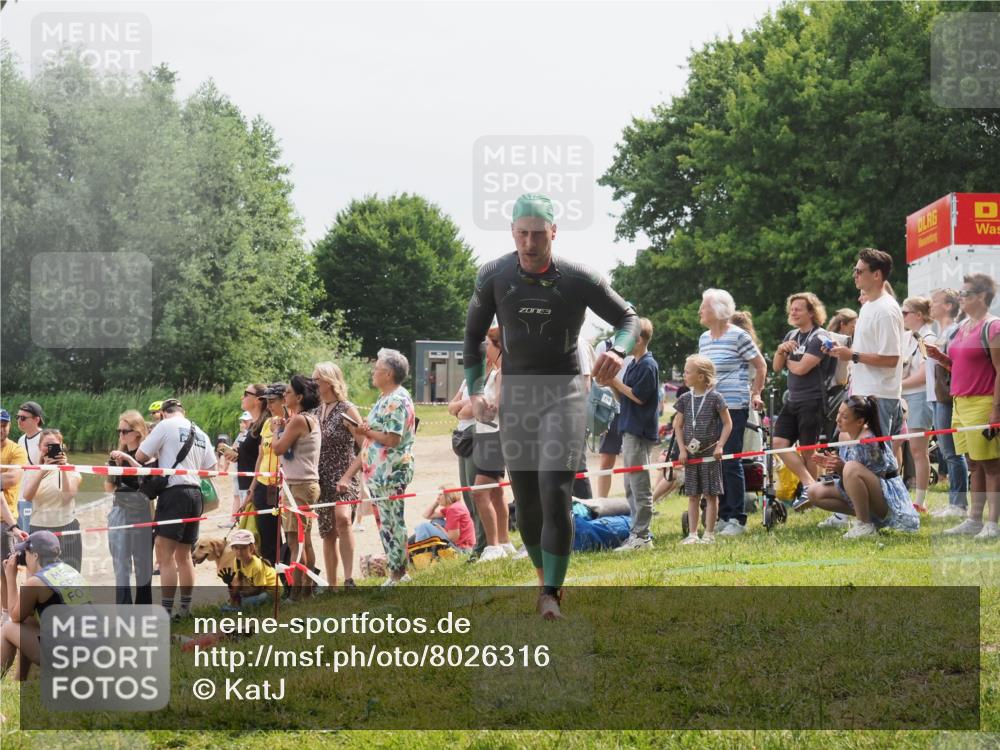 15.06.2025 - 27. Vierlanden-Triathlon KatJ http://msf.ph/oto/8026316 15.06.2025 10:59:45 Schwimmen 641, 668, 727 meine-sportfotos.de