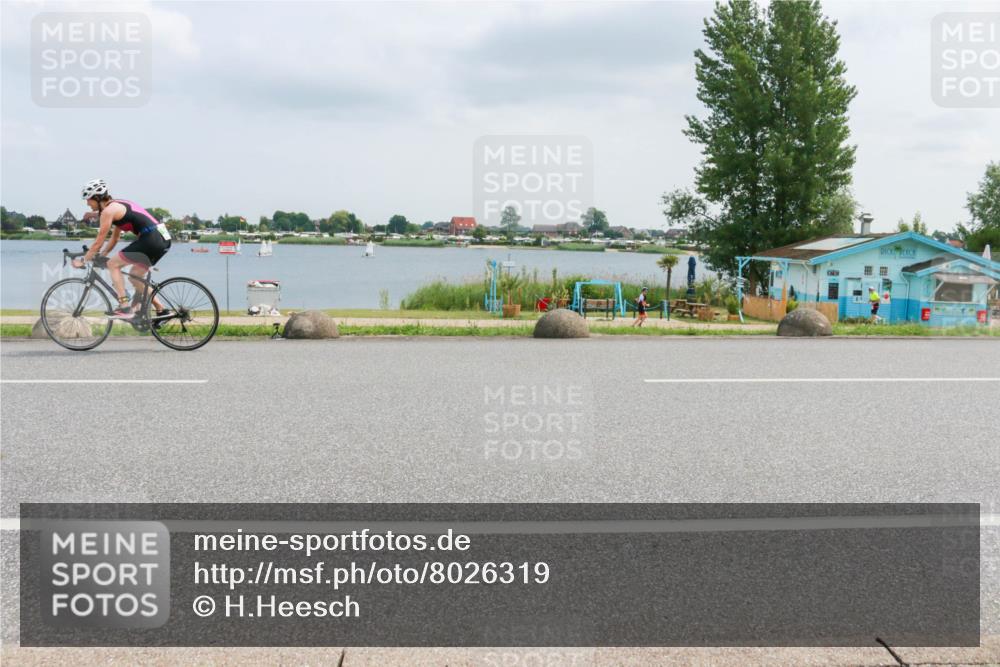 21.06.2025 - 27. Vierlanden-Triathlon H.Heesch http://msf.ph/oto/8026319 15.06.2025 12:11:36 Radfahren 740, 806, 901, 1024, 1025, 1026, 1027 meine-sportfotos.de