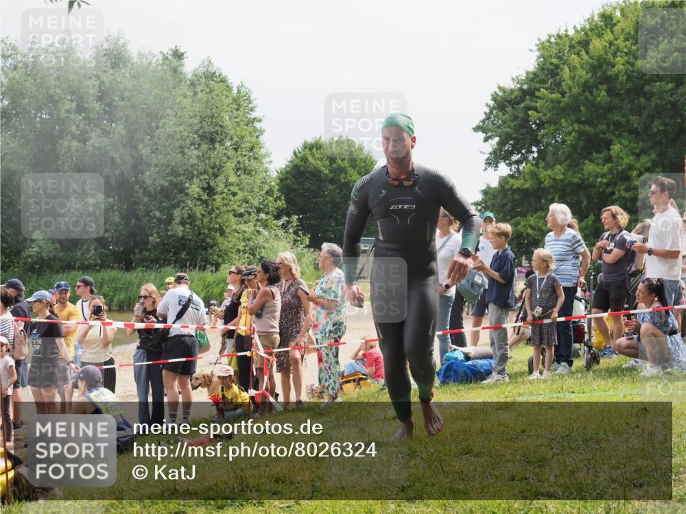15.06.2025 - 27. Vierlanden-Triathlon KatJ http://msf.ph/oto/8026324 15.06.2025 10:59:45 Schwimmen 641, 668, 727 meine-sportfotos.de
