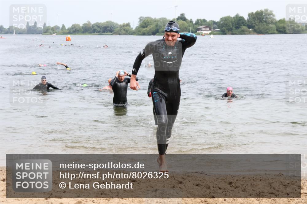 15.06.2025 - 27. Vierlanden-Triathlon Lena Gebhardt http://msf.ph/oto/8026325 15.06.2025 10:58:19 Schwimmen 643, 710, 741, 762, 769 meine-sportfotos.de