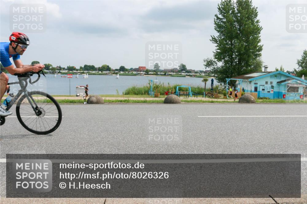 21.06.2025 - 27. Vierlanden-Triathlon H.Heesch http://msf.ph/oto/8026326 15.06.2025 12:11:38 Radfahren 229, 740, 806, 898, 901, 1025, 1026, 1027 meine-sportfotos.de