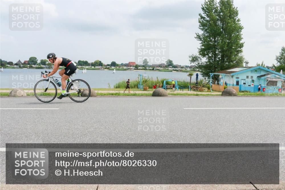 21.06.2025 - 27. Vierlanden-Triathlon H.Heesch http://msf.ph/oto/8026330 15.06.2025 12:11:40 Radfahren 229, 740, 898, 901 meine-sportfotos.de