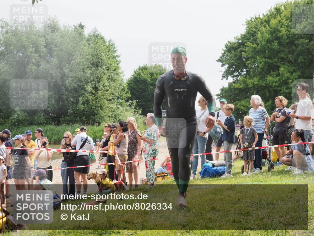 15.06.2025 - 27. Vierlanden-Triathlon KatJ http://msf.ph/oto/8026334 15.06.2025 10:59:45 Schwimmen 641, 668, 727 meine-sportfotos.de