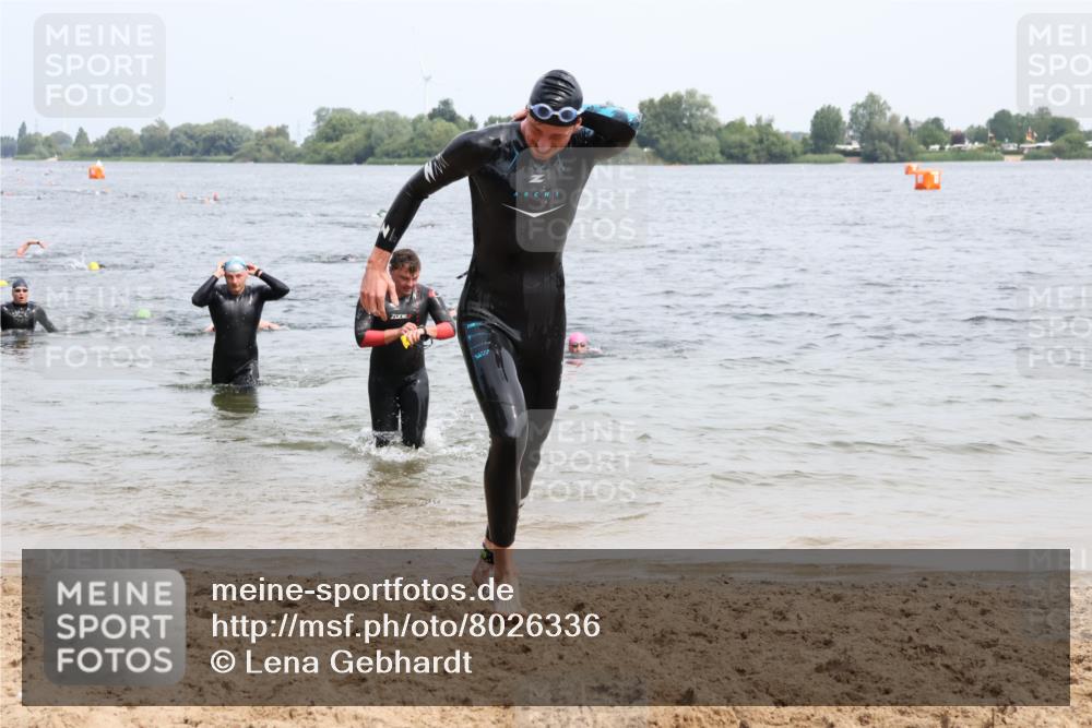 15.06.2025 - 27. Vierlanden-Triathlon Lena Gebhardt http://msf.ph/oto/8026336 15.06.2025 10:58:20 Schwimmen 643, 710, 741, 769 meine-sportfotos.de