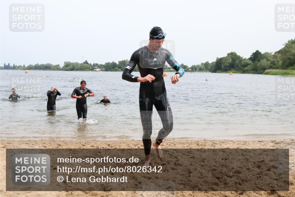15.06.2025 - 27. Vierlanden-Triathlon Lena Gebhardt http://msf.ph/oto/8026342 15.06.2025 10:58:21 Schwimmen 643, 710, 741, 769 meine-sportfotos.de