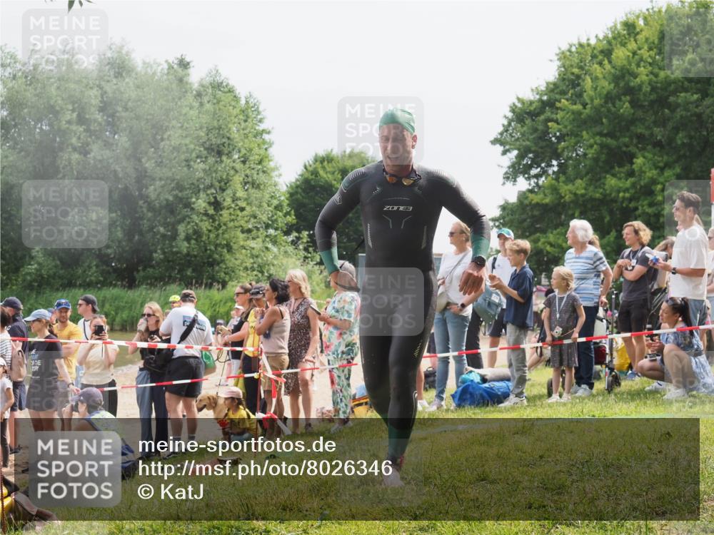 15.06.2025 - 27. Vierlanden-Triathlon KatJ http://msf.ph/oto/8026346 15.06.2025 10:59:45 Schwimmen 641, 668, 727 meine-sportfotos.de