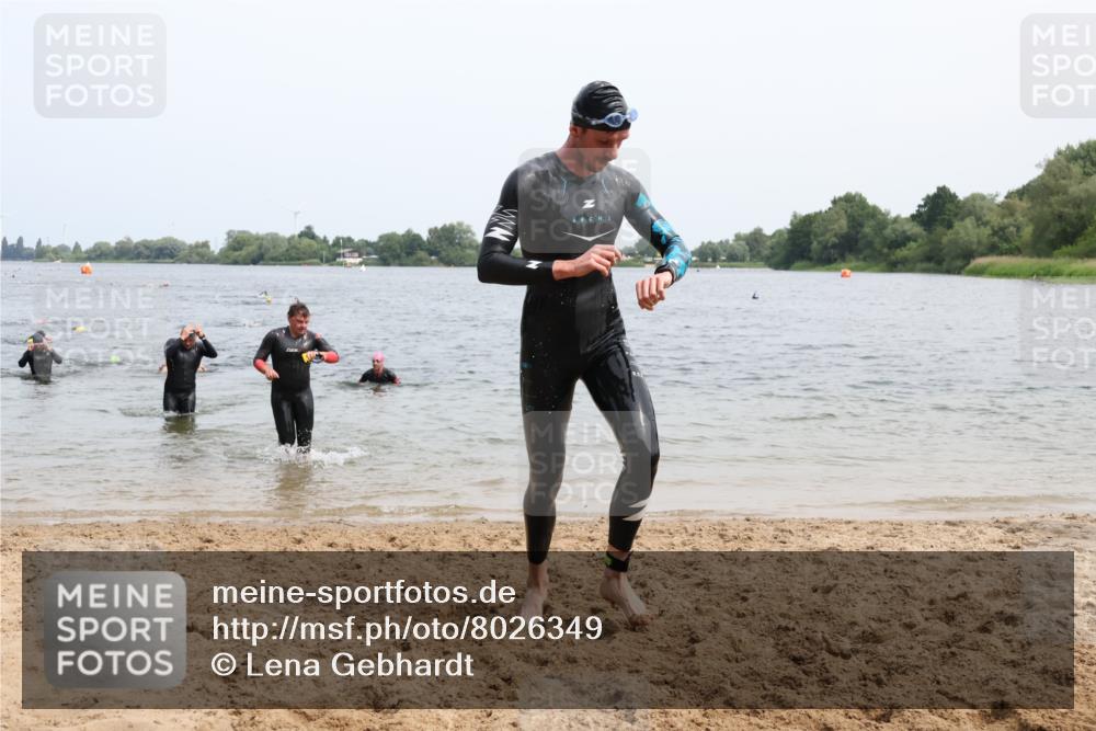 15.06.2025 - 27. Vierlanden-Triathlon Lena Gebhardt http://msf.ph/oto/8026349 15.06.2025 10:58:21 Schwimmen 643, 710, 741, 769 meine-sportfotos.de