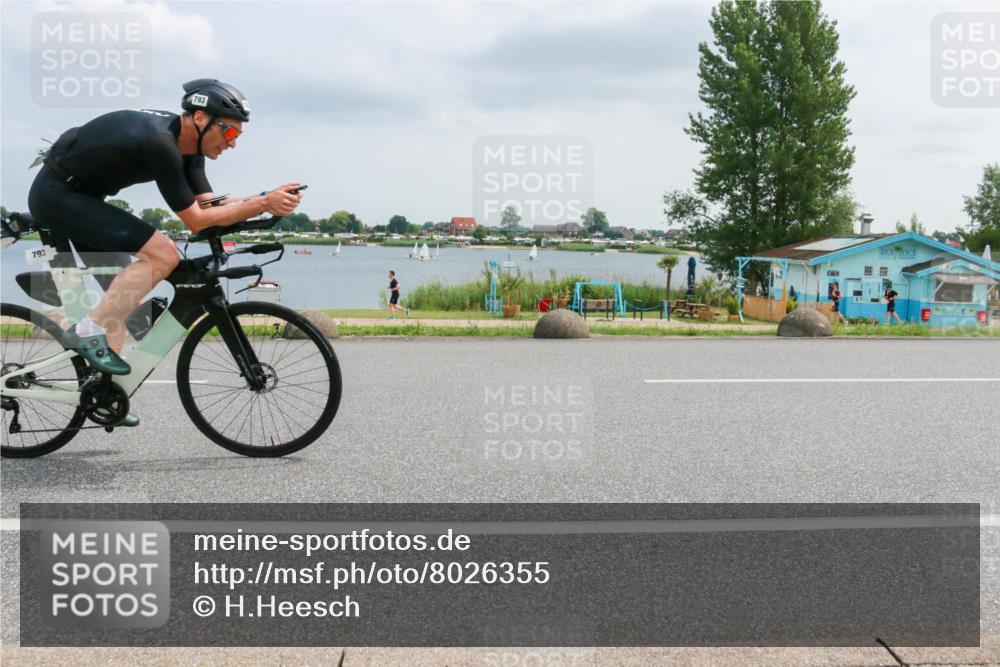 21.06.2025 - 27. Vierlanden-Triathlon H.Heesch http://msf.ph/oto/8026355 15.06.2025 12:11:55 Radfahren 793 meine-sportfotos.de
