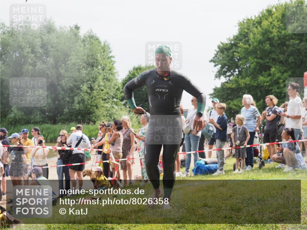 15.06.2025 - 27. Vierlanden-Triathlon KatJ http://msf.ph/oto/8026358 15.06.2025 10:59:45 Schwimmen 641, 668, 727 meine-sportfotos.de