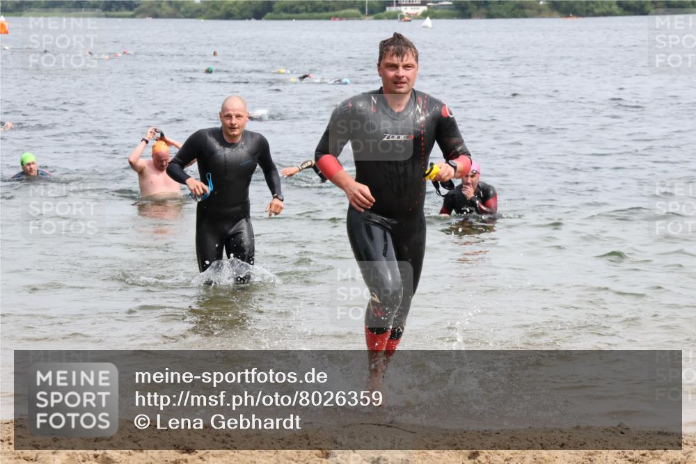 15.06.2025 - 27. Vierlanden-Triathlon Lena Gebhardt http://msf.ph/oto/8026359 15.06.2025 10:58:23 Schwimmen 643, 710, 732, 741, 769 meine-sportfotos.de