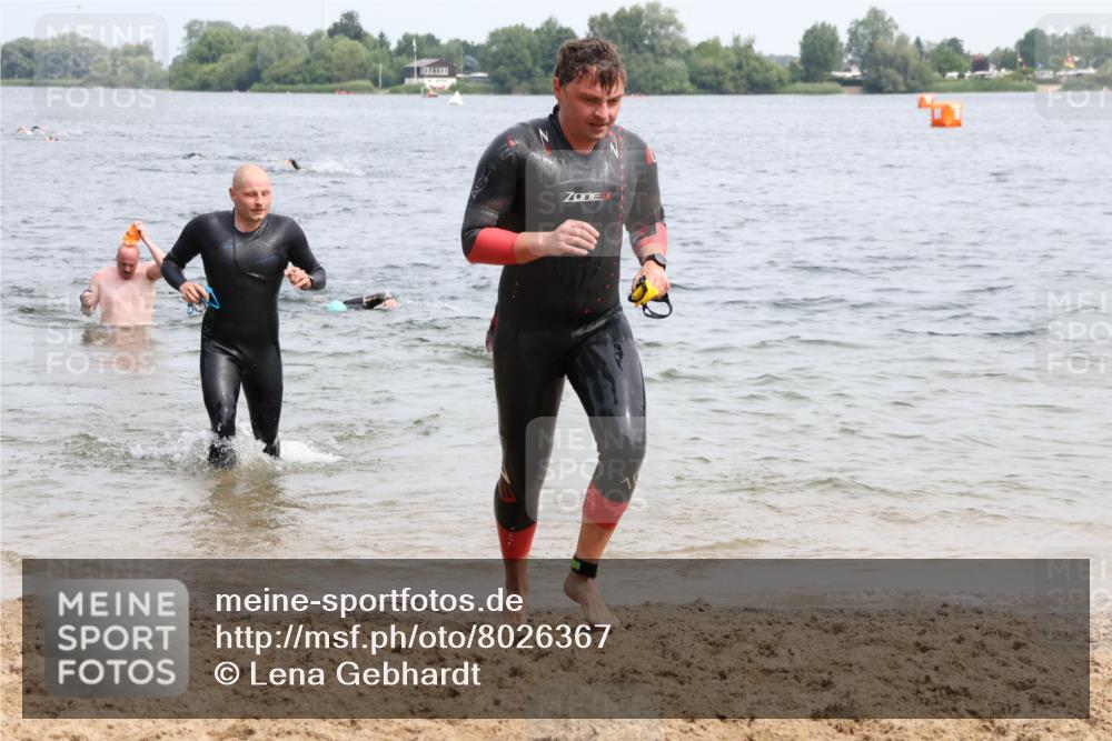 15.06.2025 - 27. Vierlanden-Triathlon Lena Gebhardt http://msf.ph/oto/8026367 15.06.2025 10:58:24 Schwimmen 643, 710, 732, 741, 769 meine-sportfotos.de
