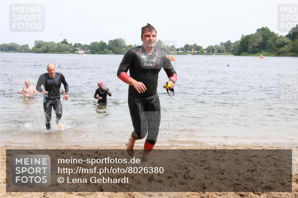 15.06.2025 - 27. Vierlanden-Triathlon Lena Gebhardt http://msf.ph/oto/8026380 15.06.2025 10:58:25 Schwimmen 643, 710, 732, 741, 769 meine-sportfotos.de