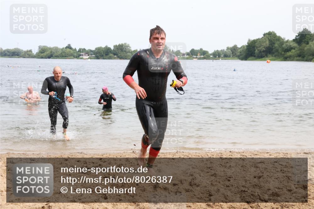 15.06.2025 - 27. Vierlanden-Triathlon Lena Gebhardt http://msf.ph/oto/8026387 15.06.2025 10:58:25 Schwimmen 643, 710, 732, 741, 769 meine-sportfotos.de