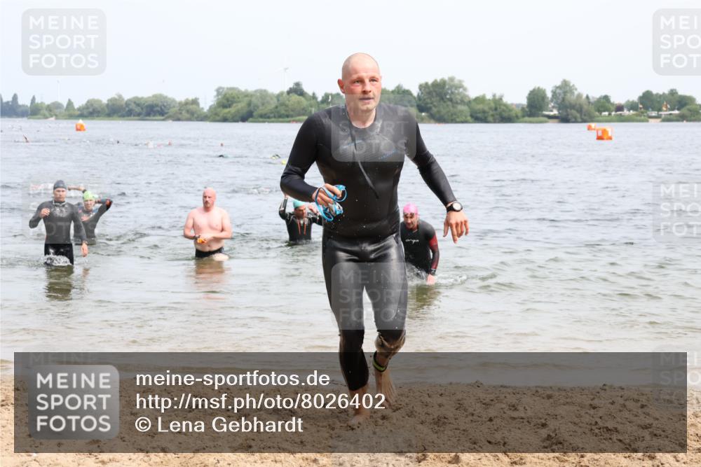 15.06.2025 - 27. Vierlanden-Triathlon Lena Gebhardt http://msf.ph/oto/8026402 15.06.2025 10:58:27 Schwimmen 636, 643, 710, 732, 741 meine-sportfotos.de
