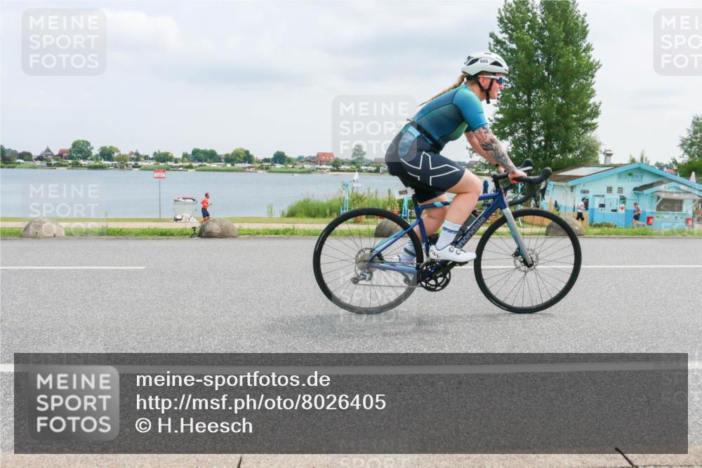 21.06.2025 - 27. Vierlanden-Triathlon H.Heesch http://msf.ph/oto/8026405 15.06.2025 12:12:35 Radfahren 905, 976 meine-sportfotos.de