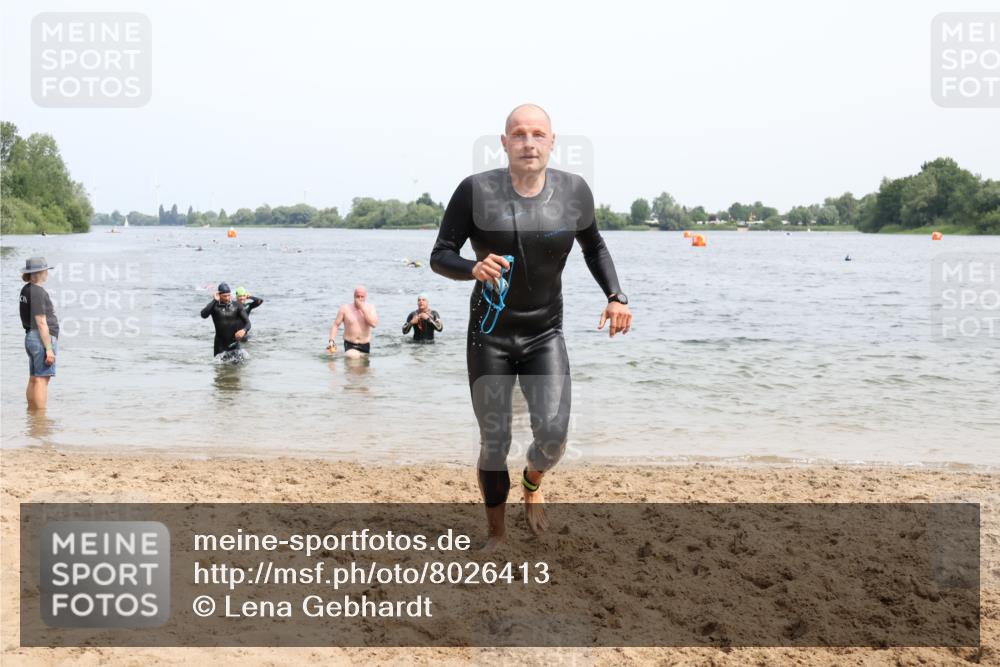 15.06.2025 - 27. Vierlanden-Triathlon Lena Gebhardt http://msf.ph/oto/8026413 15.06.2025 10:58:28 Schwimmen 636, 643, 710, 732, 741, 747 meine-sportfotos.de