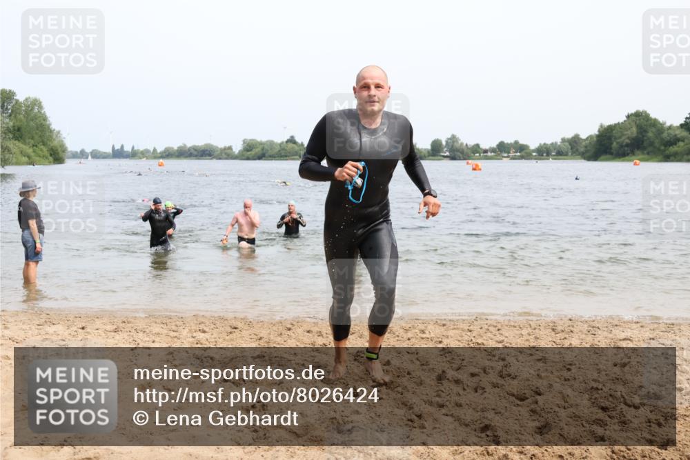 15.06.2025 - 27. Vierlanden-Triathlon Lena Gebhardt http://msf.ph/oto/8026424 15.06.2025 10:58:28 Schwimmen 636, 643, 710, 732, 741, 747 meine-sportfotos.de