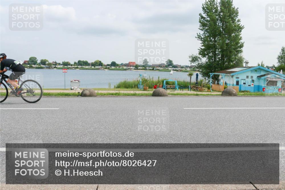 21.06.2025 - 27. Vierlanden-Triathlon H.Heesch http://msf.ph/oto/8026427 15.06.2025 12:12:46 Radfahren 903, 914 meine-sportfotos.de