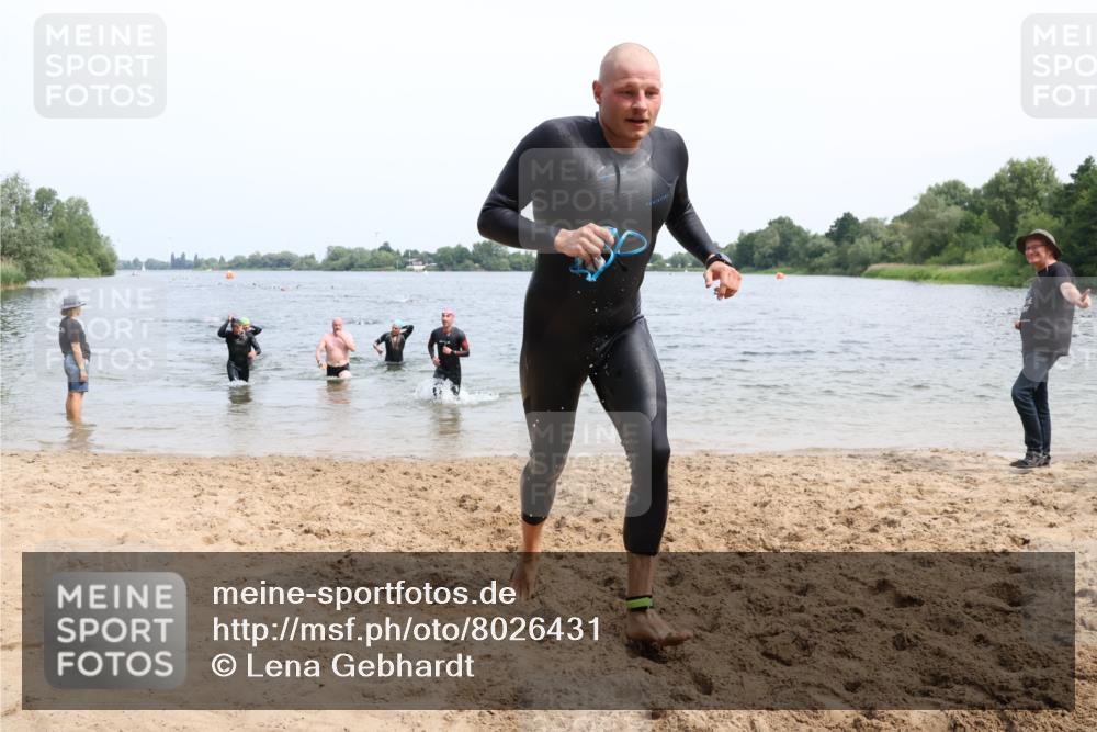 15.06.2025 - 27. Vierlanden-Triathlon Lena Gebhardt http://msf.ph/oto/8026431 15.06.2025 10:58:29 Schwimmen 636, 643, 667, 710, 732, 741, 747 meine-sportfotos.de