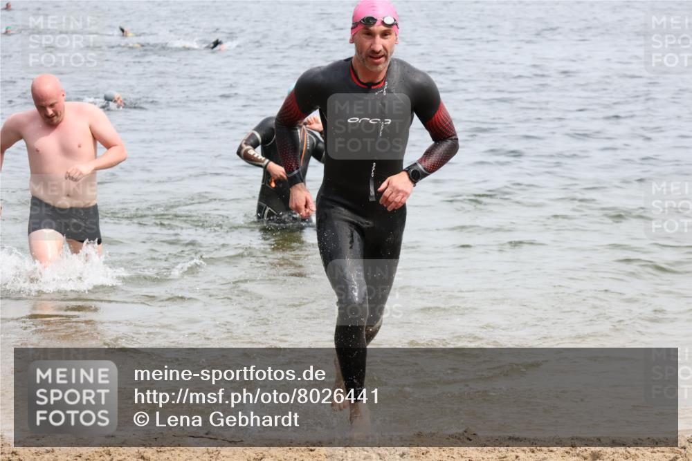 15.06.2025 - 27. Vierlanden-Triathlon Lena Gebhardt http://msf.ph/oto/8026441 15.06.2025 10:58:31 Schwimmen 636, 643, 667, 684, 710, 732, 741, 747 meine-sportfotos.de