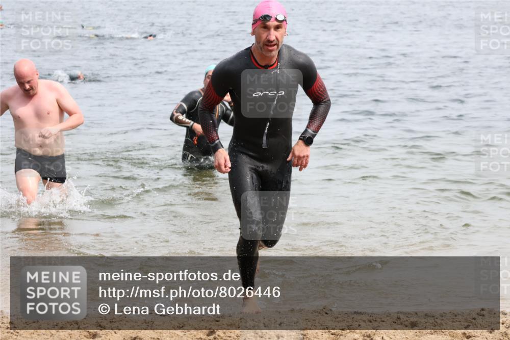15.06.2025 - 27. Vierlanden-Triathlon Lena Gebhardt http://msf.ph/oto/8026446 15.06.2025 10:58:31 Schwimmen 636, 643, 667, 684, 710, 732, 741, 747 meine-sportfotos.de