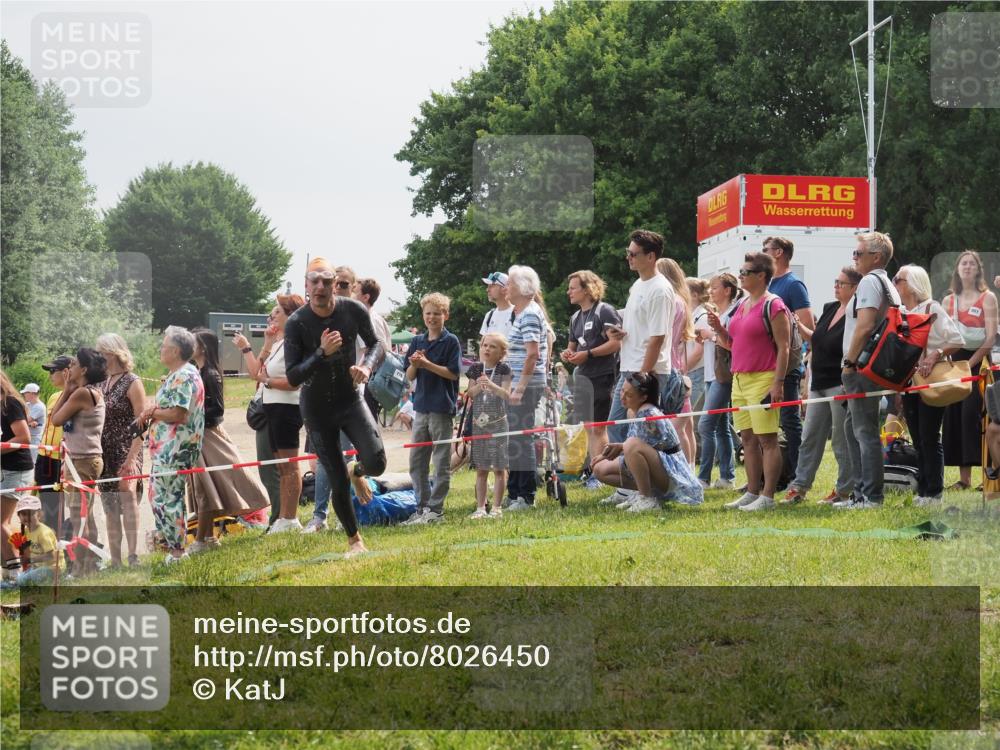 15.06.2025 - 27. Vierlanden-Triathlon KatJ http://msf.ph/oto/8026450 15.06.2025 11:00:08 Schwimmen 708 meine-sportfotos.de