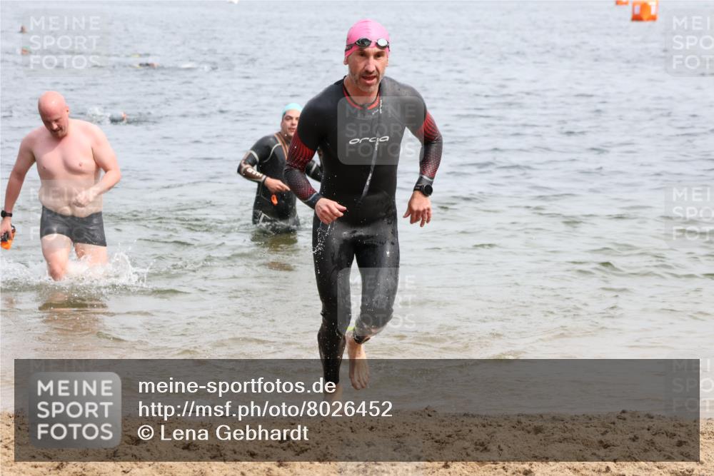 15.06.2025 - 27. Vierlanden-Triathlon Lena Gebhardt http://msf.ph/oto/8026452 15.06.2025 10:58:31 Schwimmen 636, 643, 667, 684, 710, 732, 741, 747 meine-sportfotos.de