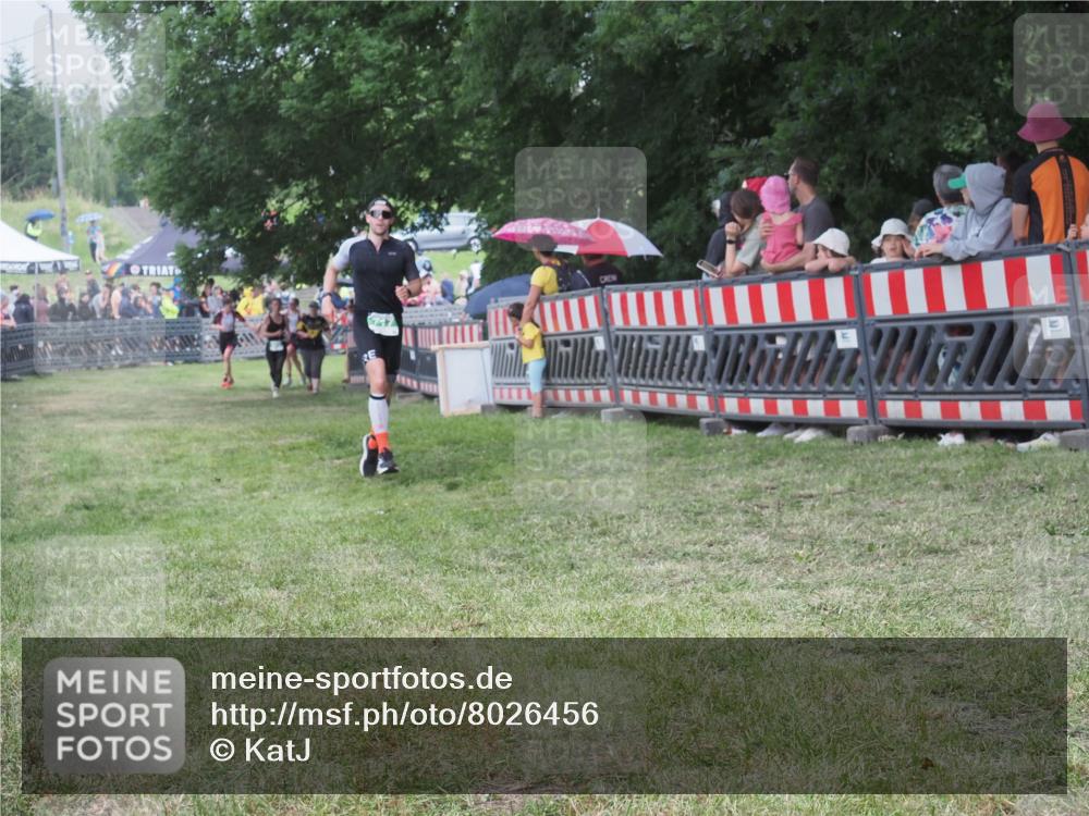 21.06.2025 - 27. Vierlanden-Triathlon KatJ http://msf.ph/oto/8026456 15.06.2025 13:29:35 Ziel 717, 1069, 1070, 1071 meine-sportfotos.de