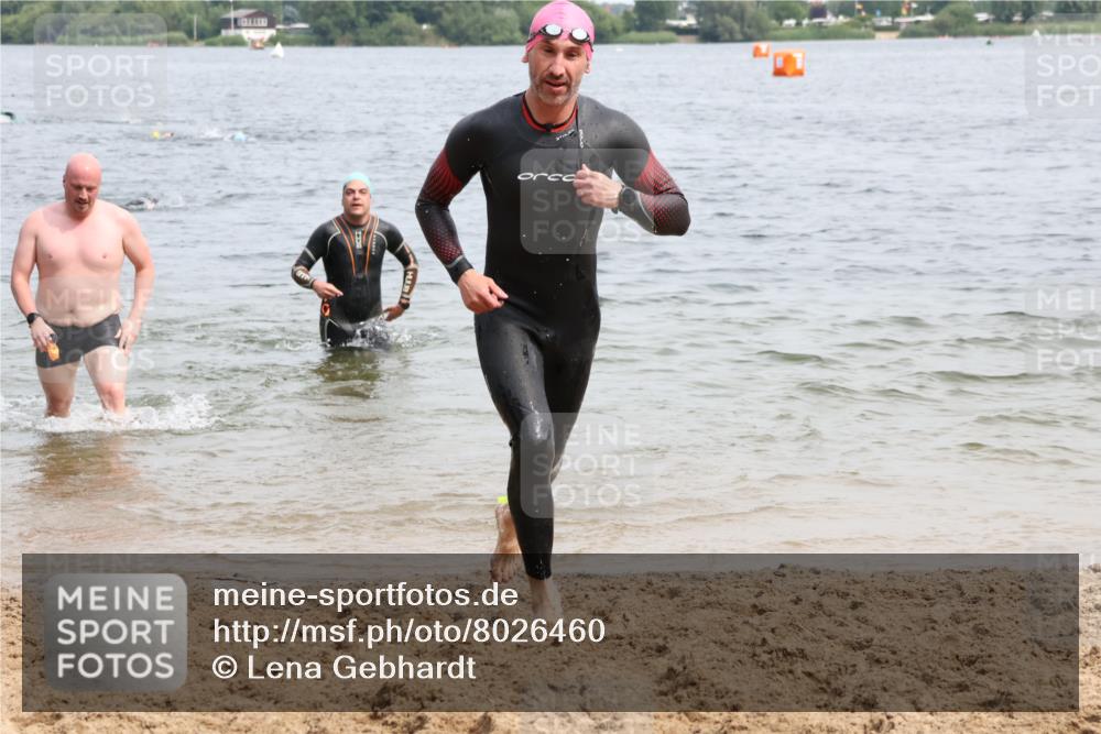 15.06.2025 - 27. Vierlanden-Triathlon Lena Gebhardt http://msf.ph/oto/8026460 15.06.2025 10:58:31 Schwimmen 636, 643, 667, 684, 710, 732, 741, 747 meine-sportfotos.de