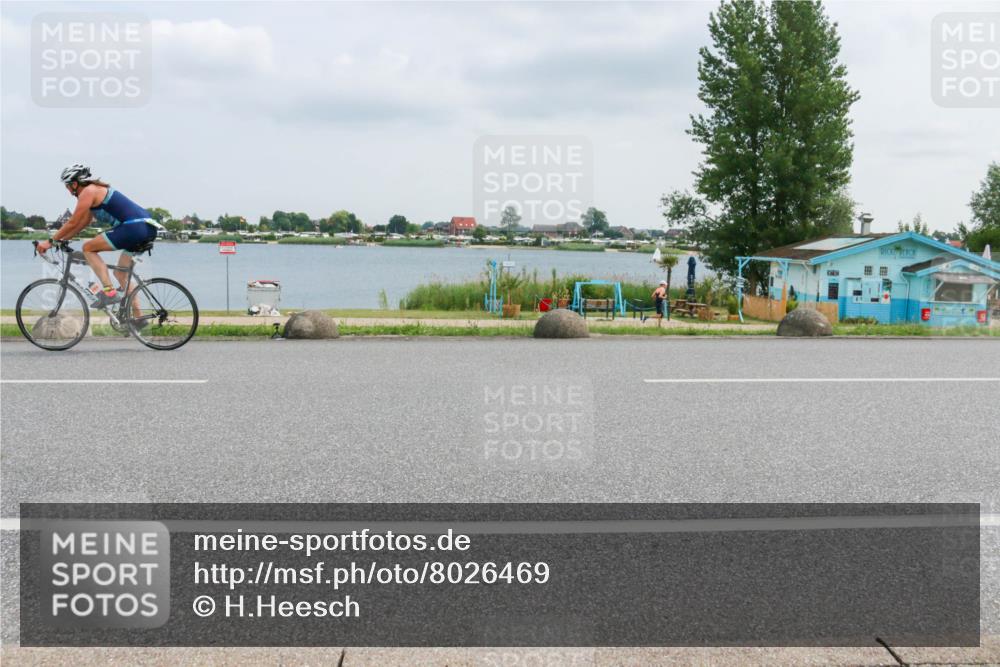 21.06.2025 - 27. Vierlanden-Triathlon H.Heesch http://msf.ph/oto/8026469 15.06.2025 12:12:55 Radfahren 71, 875, 922, 940, 957, 969 meine-sportfotos.de