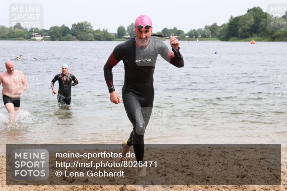 15.06.2025 - 27. Vierlanden-Triathlon Lena Gebhardt http://msf.ph/oto/8026471 15.06.2025 10:58:32 Schwimmen 636, 643, 667, 684, 732, 741, 747 meine-sportfotos.de
