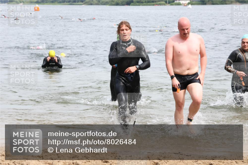 15.06.2025 - 27. Vierlanden-Triathlon Lena Gebhardt http://msf.ph/oto/8026484 15.06.2025 10:58:33 Schwimmen 636, 643, 667, 684, 732, 741, 747 meine-sportfotos.de