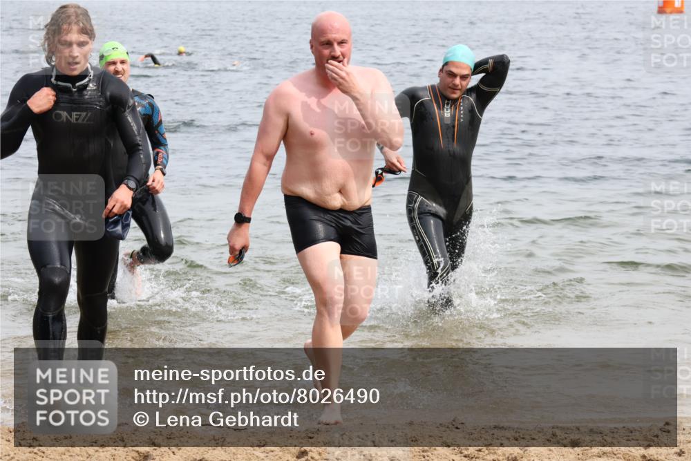 15.06.2025 - 27. Vierlanden-Triathlon Lena Gebhardt http://msf.ph/oto/8026490 15.06.2025 10:58:34 Schwimmen 636, 643, 667, 684, 732, 741, 747 meine-sportfotos.de