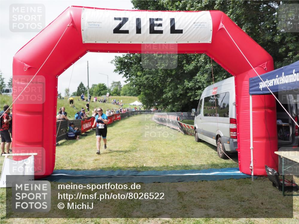 21.06.2025 - 27. Vierlanden-Triathlon MichiJ http://msf.ph/oto/8026522 15.06.2026 11:59:31 Ziel 538 meine-sportfotos.de