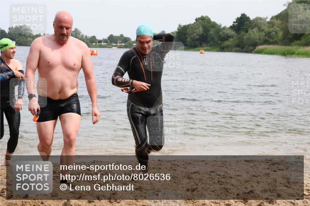 15.06.2025 - 27. Vierlanden-Triathlon Lena Gebhardt http://msf.ph/oto/8026536 15.06.2025 10:58:37 Schwimmen 636, 643, 667, 684, 732, 743, 747 meine-sportfotos.de