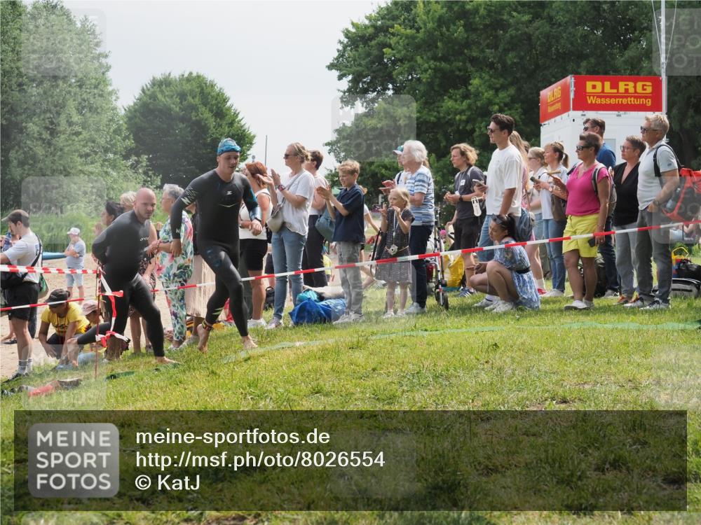 15.06.2025 - 27. Vierlanden-Triathlon KatJ http://msf.ph/oto/8026554 15.06.2025 11:00:21 Schwimmen 646, 657, 662, 694, 731 meine-sportfotos.de