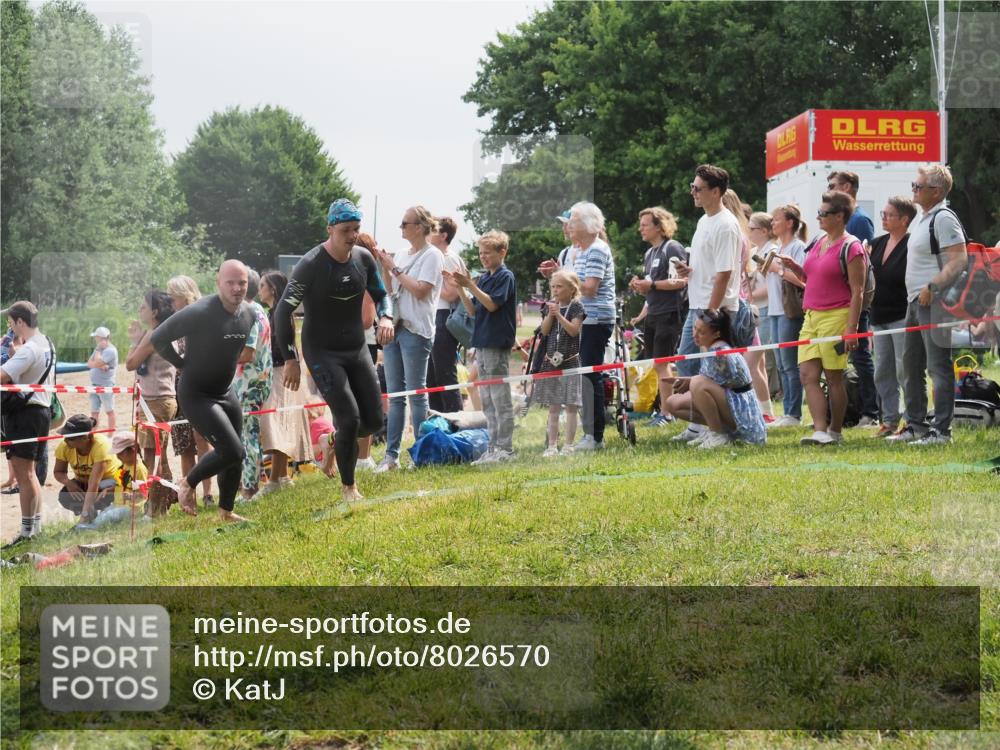 15.06.2025 - 27. Vierlanden-Triathlon KatJ http://msf.ph/oto/8026570 15.06.2025 11:00:21 Schwimmen 646, 657, 662, 694, 731 meine-sportfotos.de