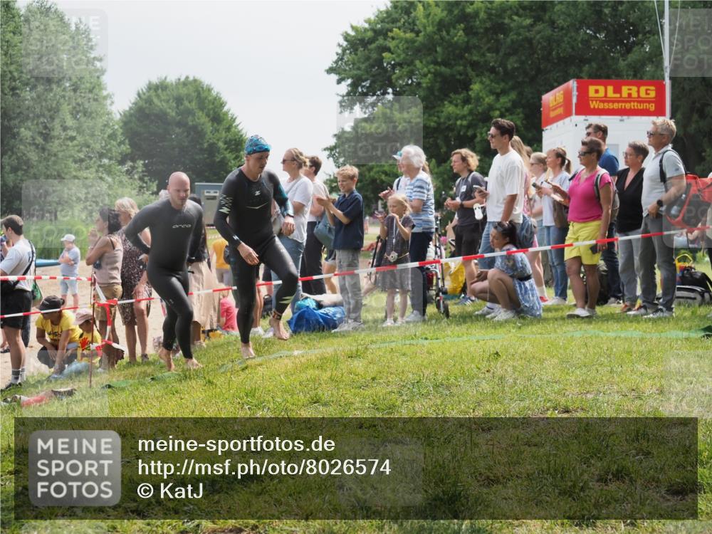 15.06.2025 - 27. Vierlanden-Triathlon KatJ http://msf.ph/oto/8026574 15.06.2025 11:00:21 Schwimmen 646, 657, 662, 694, 731 meine-sportfotos.de