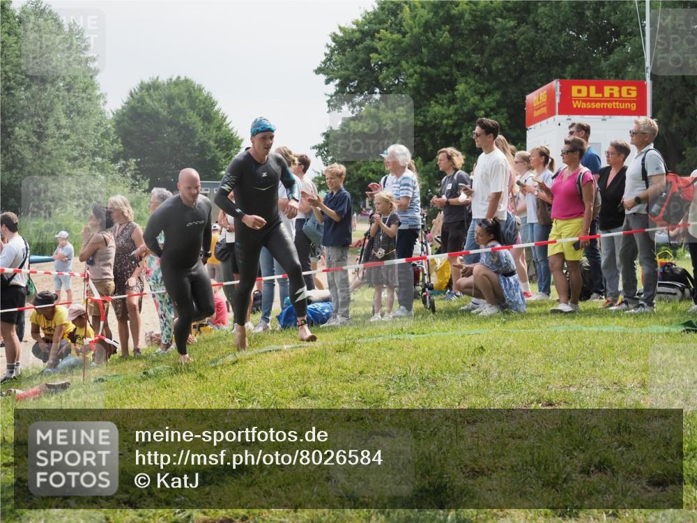 15.06.2025 - 27. Vierlanden-Triathlon KatJ http://msf.ph/oto/8026584 15.06.2025 11:00:21 Schwimmen 646, 657, 662, 694, 731 meine-sportfotos.de