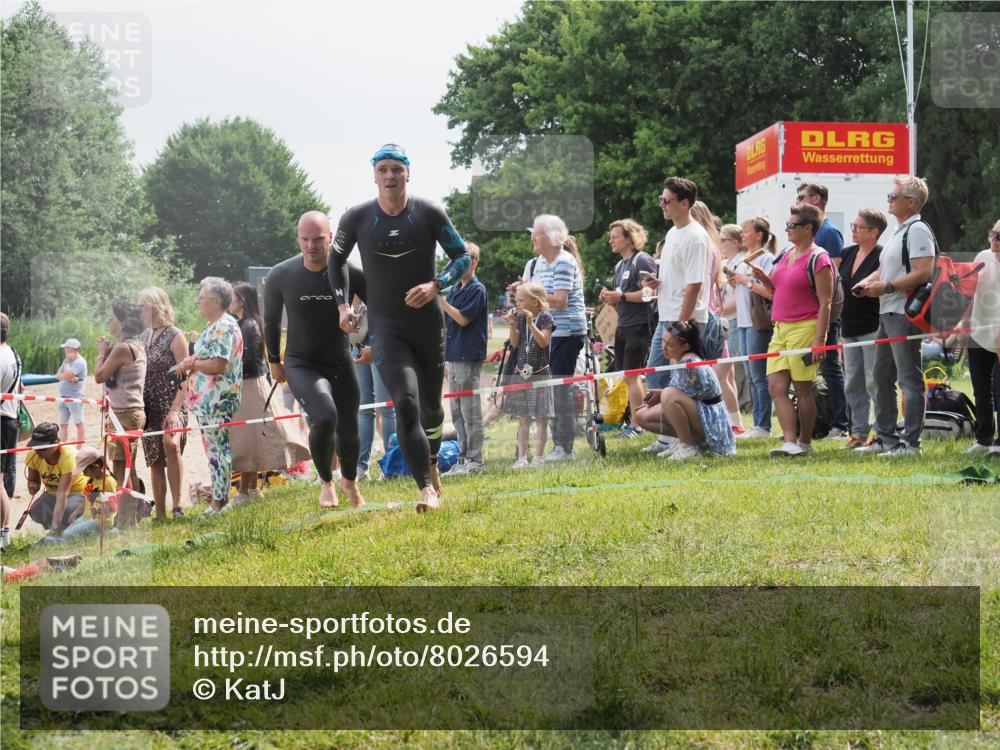 15.06.2025 - 27. Vierlanden-Triathlon KatJ http://msf.ph/oto/8026594 15.06.2025 11:00:22 Schwimmen 646, 657, 662, 694, 731 meine-sportfotos.de