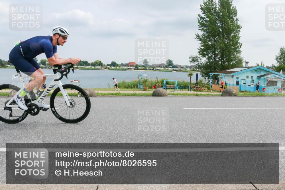 21.06.2025 - 27. Vierlanden-Triathlon H.Heesch http://msf.ph/oto/8026595 15.06.2025 12:13:58 Radfahren 642, 715 meine-sportfotos.de