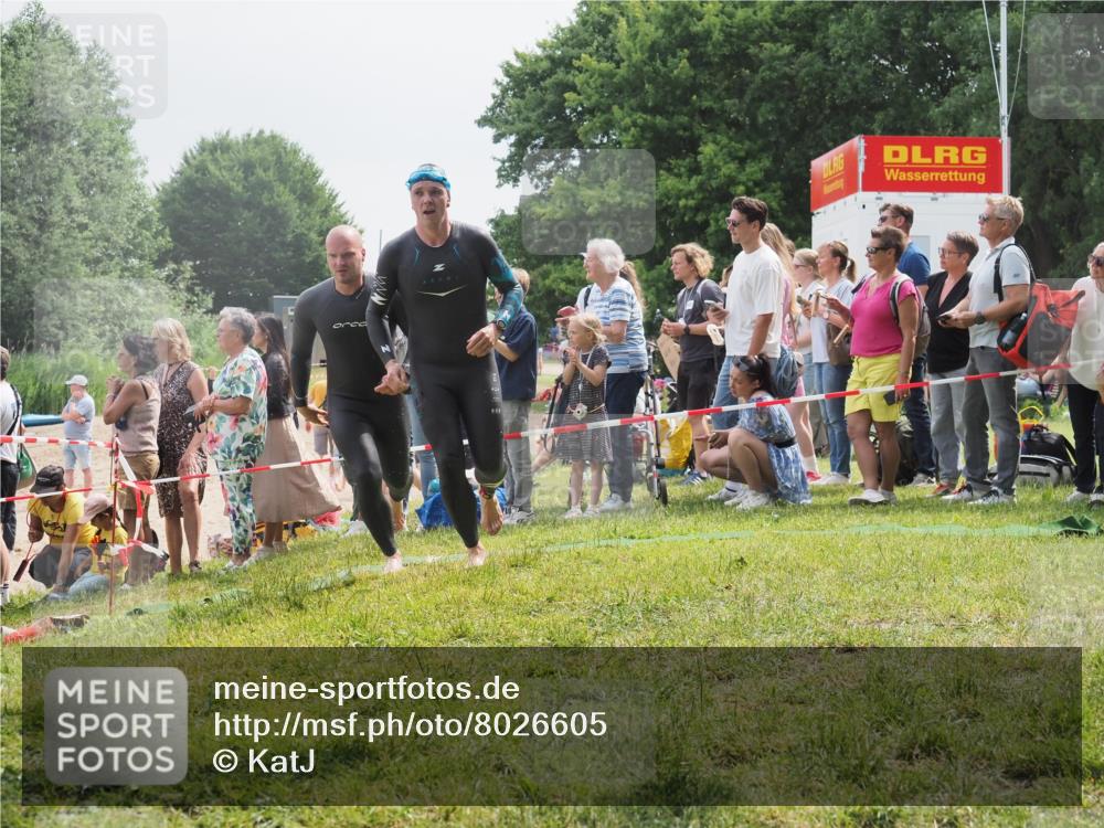 15.06.2025 - 27. Vierlanden-Triathlon KatJ http://msf.ph/oto/8026605 15.06.2025 11:00:22 Schwimmen 646, 657, 662, 694, 731 meine-sportfotos.de