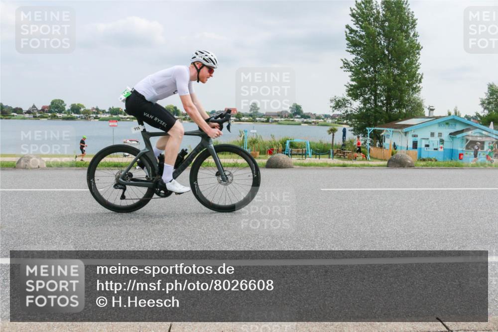 21.06.2025 - 27. Vierlanden-Triathlon H.Heesch http://msf.ph/oto/8026608 15.06.2025 12:13:58 Radfahren 642, 715 meine-sportfotos.de