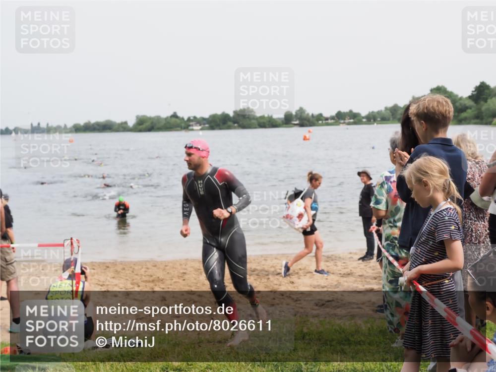 21.06.2025 - 27. Vierlanden-Triathlon MichiJ http://msf.ph/oto/8026611 15.06.2026 10:57:22 Schwimmen 697 meine-sportfotos.de